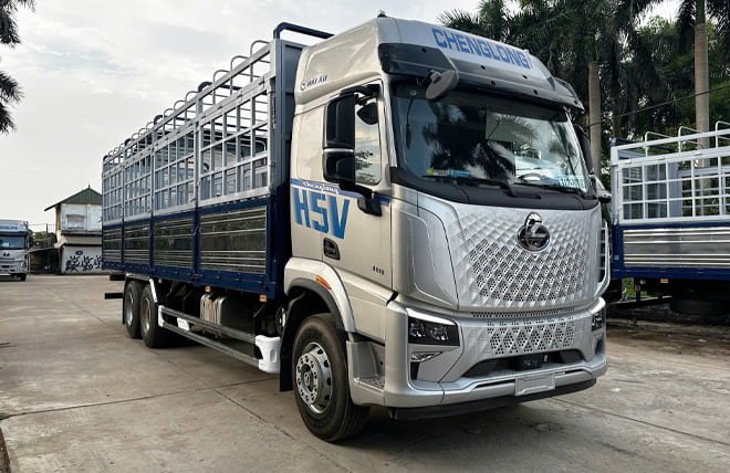 Giá Lăn Bánh Chenglong H5V 310Hp 14.7 Tấn Mui Bạt 9m9