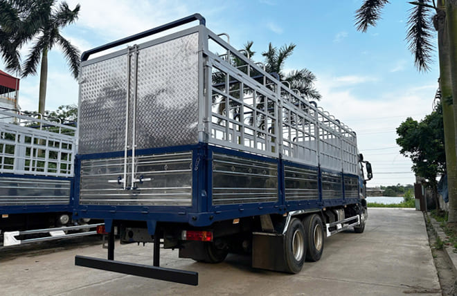 Thùng mui bạt 9m9 — không gian tối ưu, tải trọng hiệu quả
