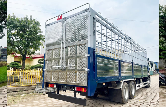 Thùng mui bạt bửng nâng 9m9 tăng tính linh hoạt khi chuyên chở