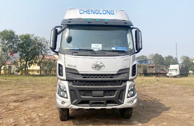Giá lăn bánh Chenglong H5 270Hp 13.6 Tấn Mui Bạt 9m6 rẻ nhất thị trường