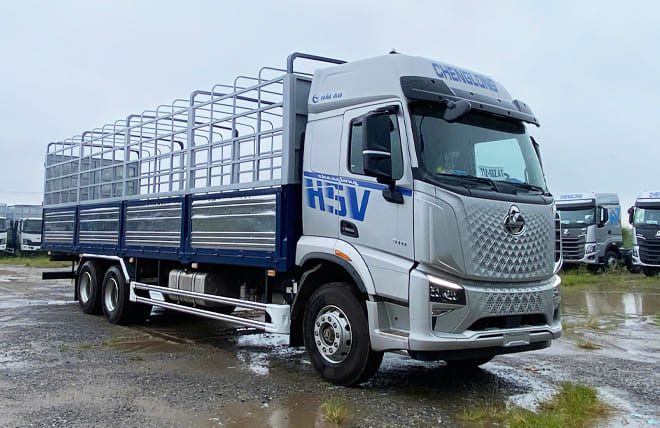 Giá lăn bánh Chenglong H5V 6x4 310Hp 13.8 Tấn Thùng Mui Bạt 9m9 cạnh tranh nhất
