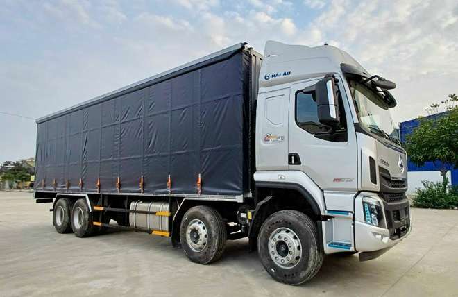 Giá Chenglong H5 290Hp 4 Chân 18 Tấn Thùng Chở Két Chai 9m9