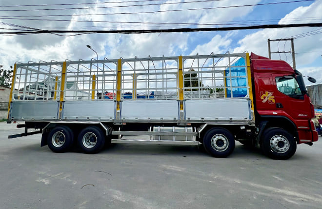 Thùng mui bạt bửng nhôm 9m9 tăng tính linh hoạt