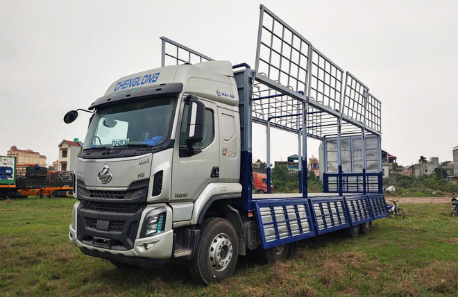 Giá Lăn Bánh Chenglong H5 290Hp 4 Chân 18 Tấn Mui Bạt 9m9