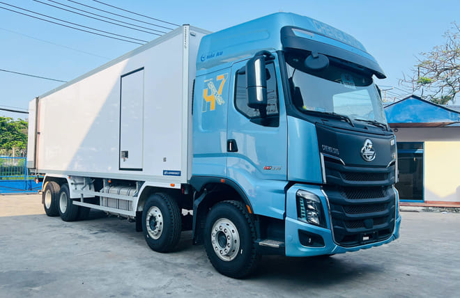 Giá Lăn Bánh Chenglong H7 330Hp 4 Chân 16 Tấn Thùng Bảo Ôn 9m3