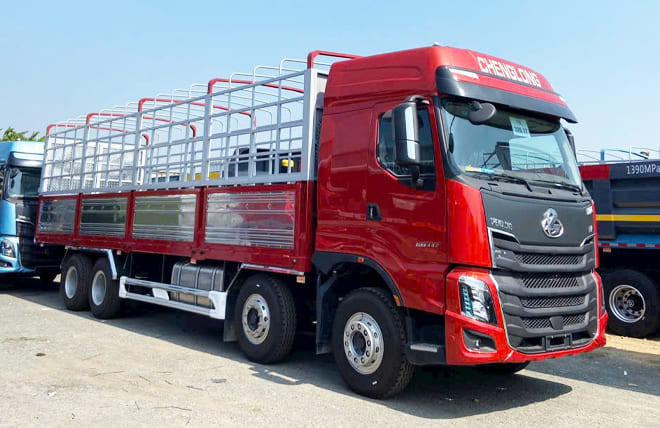 Giá Lăn Bánh Chenglong H7 330Hp 4 Chân 17.5 Tấn Mui Bạt 9m7