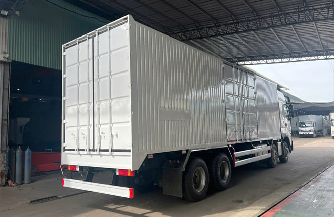 Giá Lăn Bánh Chenglong H7 360Hp 4 Chân 17.3 Tấn Kín Cont 1CH 9m6
