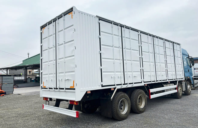 Giá Lăn Bánh Chenglong H7 360Hp 4 Chân 17.2 Tấn Kín Cont 3CH 9m6