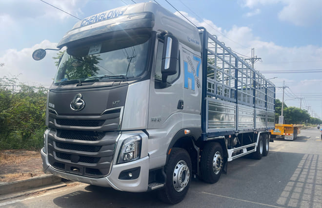 Giá Lăn Bánh Chenglong H7 360Hp 4 Chân 18 Tấn Thùng Mui Bạt 9m7