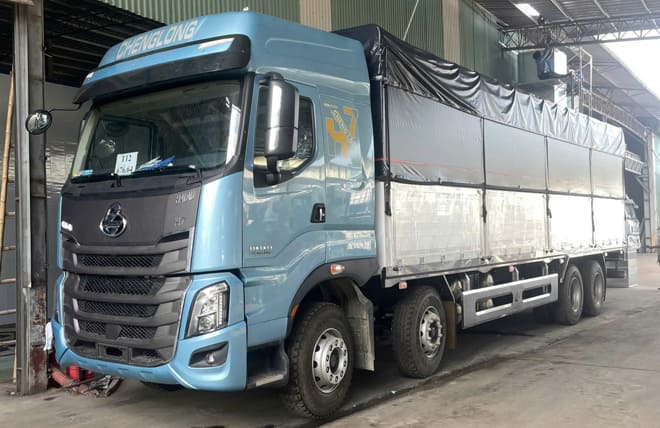 Giá Lăn Bánh Chenglong H7 360Hp 4 Chân 17.6 Tấn Mui Bạt Bửng Nhôm 9m7