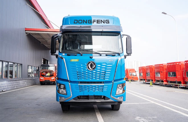 Hình 1: Xe Đầu Kéo 2 Cầu Dongfeng X7 Yuchai 385Hp