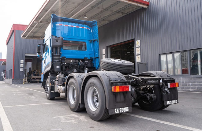 Hình 5: Xe Đầu Kéo 2 Cầu Dongfeng X7 Yuchai 385Hp