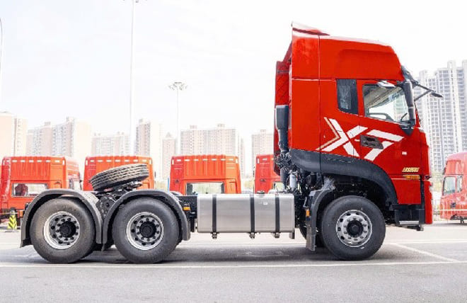 Hình 6: Xe đầu kéo Dongfeng X7 Yuchai 420HP