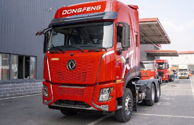 Hình 7: Xe đầu kéo Dongfeng X7 Yuchai 420HP