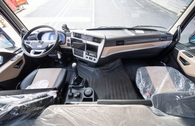 Hình 3: Nội Thất Xe Đầu Kéo 2 Cầu Dongfeng X7 Yuchai 420Hp