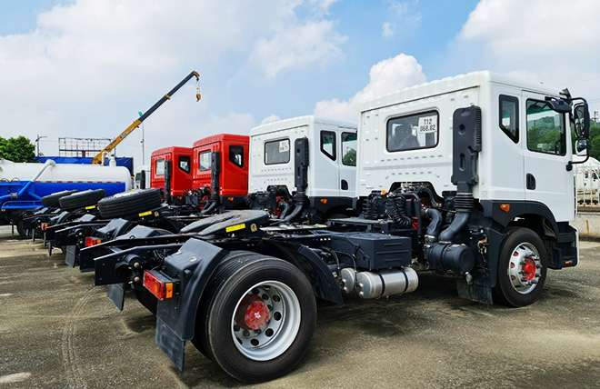 Hình 6: Xe Đầu Kéo 1 Cầu Dongfeng