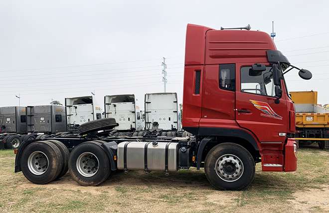 Hình 2: Xe Đầu Kéo 2 Cầu Dongfeng 420Hp
