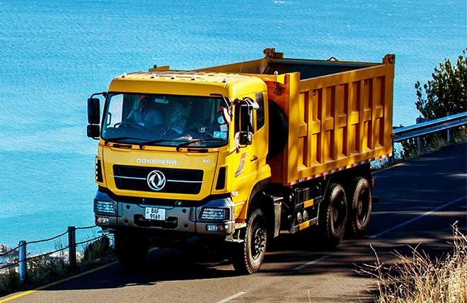 Hình 4: Xe Ben 3 Chân Dongfeng
