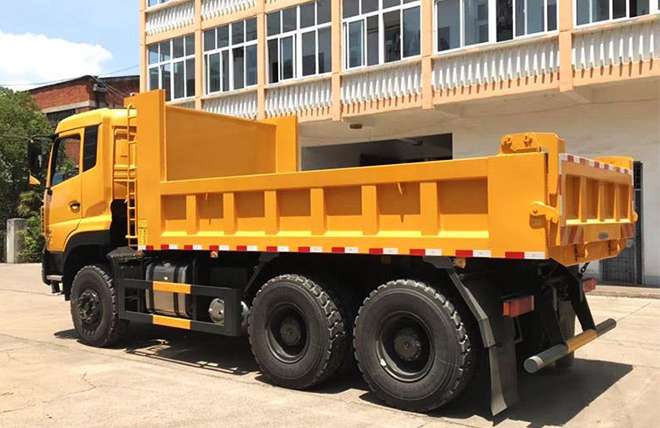Hình 7: Xe Ben 3 Chân Dongfeng