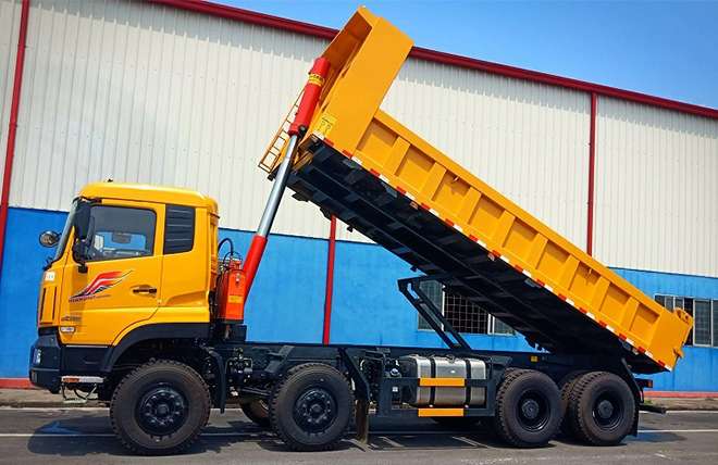 Hình 3: Xe Ben 4 Chân Dongfeng