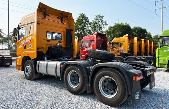 Hình 7: Xe Đầu Kéo Faw JH6 430Hp 