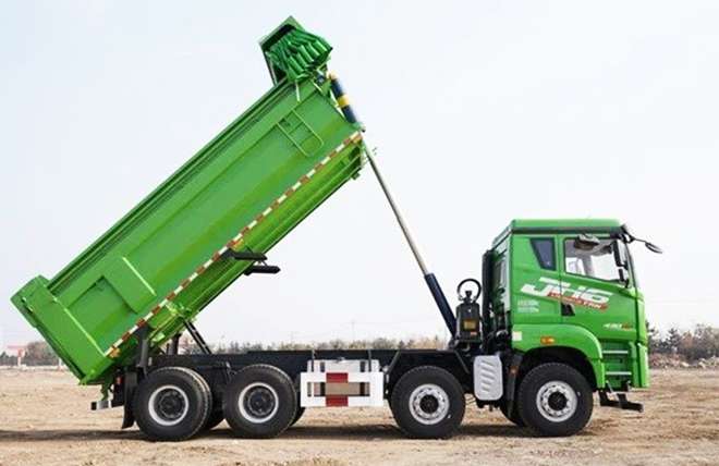 Hình 4: Xe Ben 4 Chân Faw JH6 390Hp