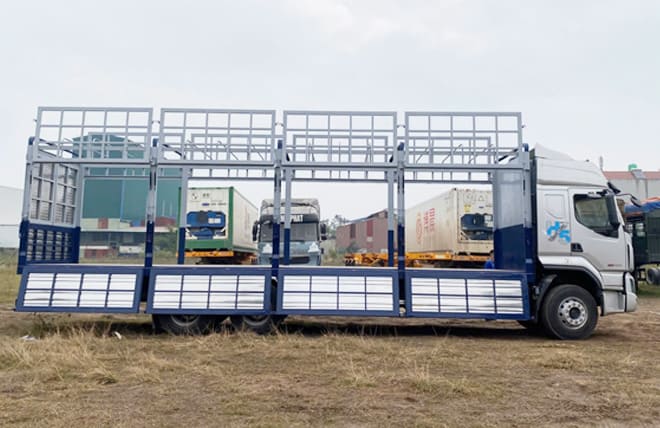 Giá Chenglong 3 Chân 6x2 H5 260Hp Mui Bạt Mở Vỉ Trên 9m9 Tải 14.3 Tấn