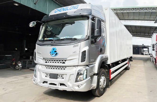  Giá Lăn Bánh Chenglong 7.8 Tấn H5 6 Máy 245Hp Thùng Kín Cont