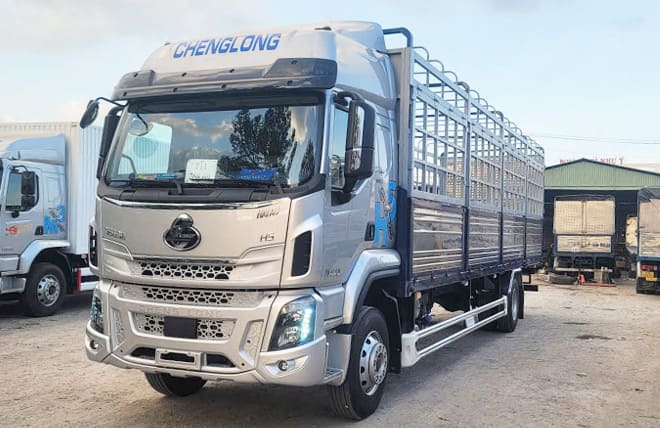 Giá Lăn Bánh Chenglong 8.3 Tấn H5 6 Máy 245Hp Thùng Mui Bạt