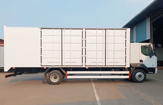 Giá Chenglong L3 160Hp Thùng Kín 8m Tải 6.4 Tấn