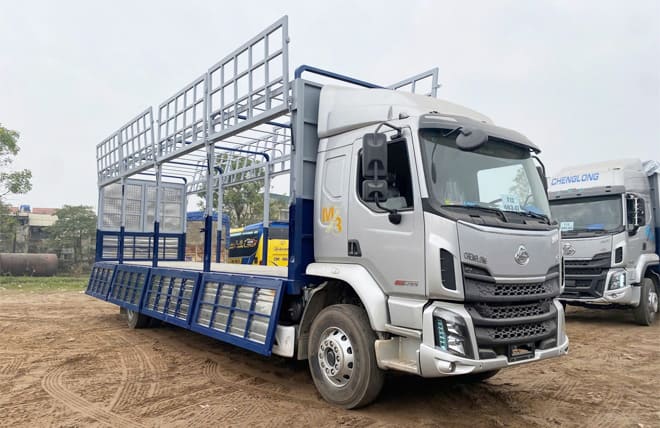 Giá Lăn Bánh Chenglong 8.4 Tấn M3 4 Máy 200Hp Thùng Mui Bạt 9m9