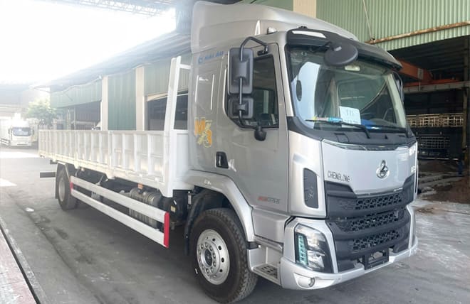 Giá Lăn Bánh Chenglong 8.8 Tấn M3 6 Máy 200Hp Thùng Lửng 8m3