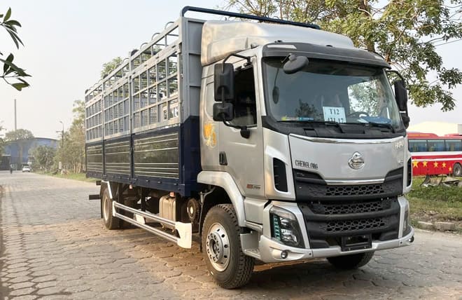 Giá Lăn Bánh Chenglong 8.5 Tấn M3 6 Máy 200Hp Thùng Mui Bạt 8m3