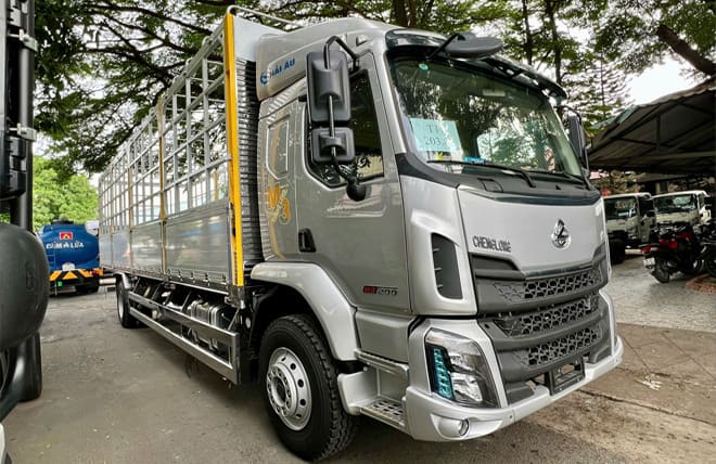 Giá Lăn Bánh Chenglong 8 Tấn M3 4 Máy 200Hp Mui Bạt Bửng Nhôm 9m9