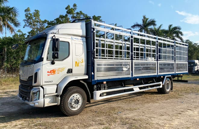 Giá Lăn Bánh Chenglong 8.2 Tấn M3 6 Máy 180Hp Thùng Mui Bạt 9m9