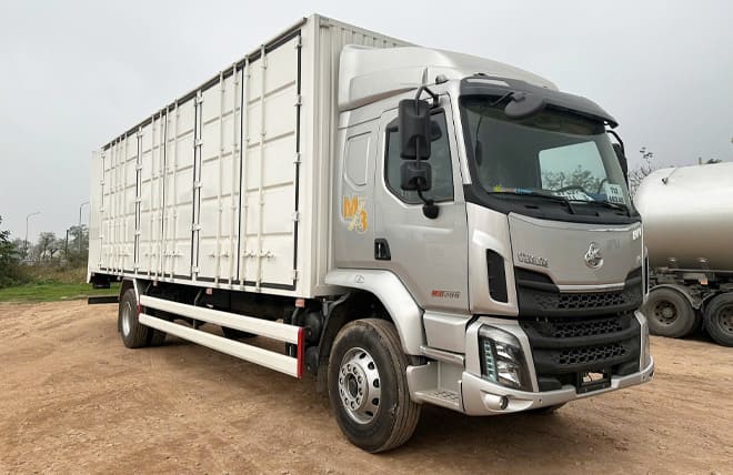 Giá Lăn Bánh Chenglong 7.1 Tấn M3 6 Máy 180Hp Thùng Kín Cont 3 Cửa Hông 9m9