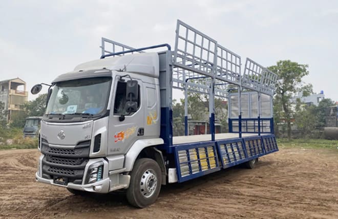 Giá Lăn Bánh Chenglong 8.2 Tấn M3 6 Máy 200Hp Thùng Mui Bạt 9m9