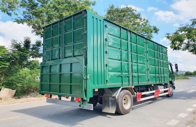 Giá Lăn Bánh Chenglong 8.8 Tấn M3 170Hp Thùng Kín 7m4 Bửng Nâng