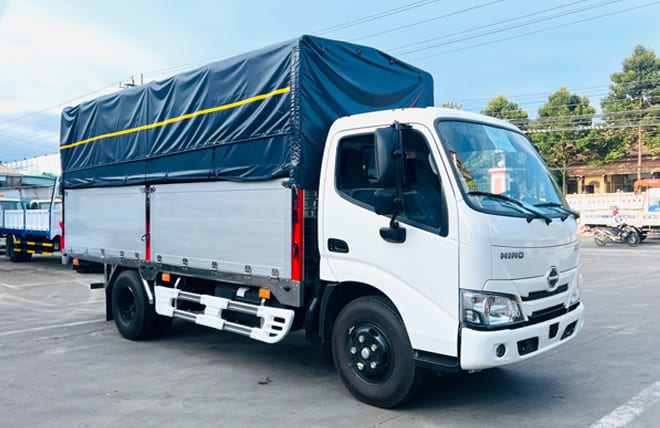 Hình 2: Xe Tải Thùng Mui Bạt 1.9 Tấn Hino XZU650