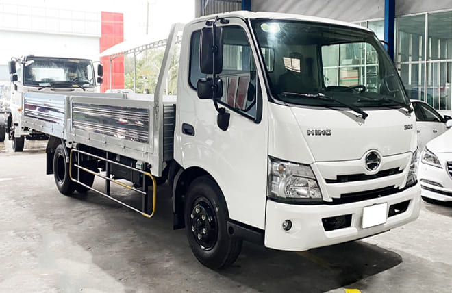 Hình 1: Xe Tải 3.5 Tấn Hino XZU720 Thùng Lửng