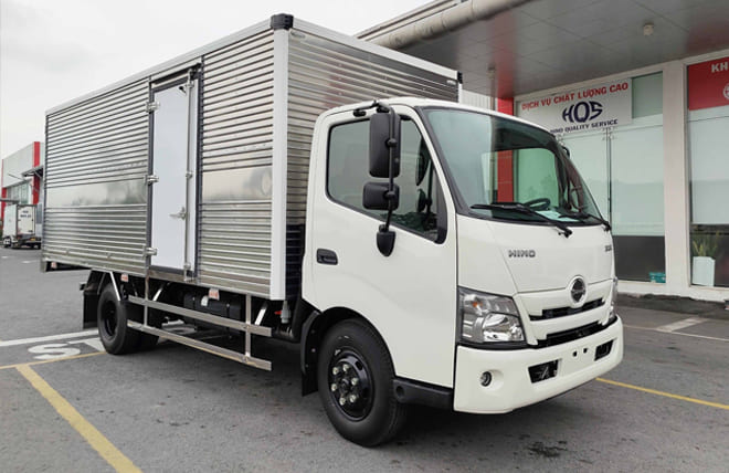 Hình 3: Xe Tải 3.5 Tấn Hino XZU720 Thùng Kín Inox