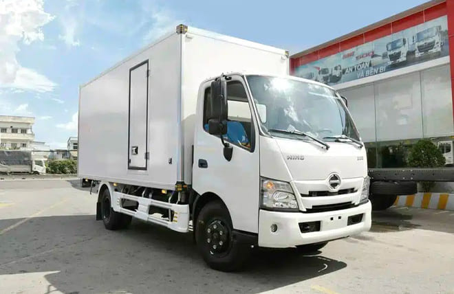 Hình 4: Xe Tải 3.5 Tấn Hino XZU720 Thùng Bảo Ôn