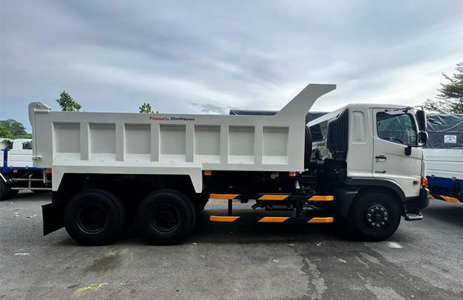 Hình 4: Xe Ben 3 Chân Hino FM
