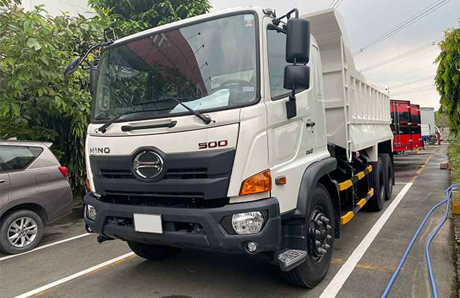 Hình 2: Xe Ben 3 Chân Hino FM