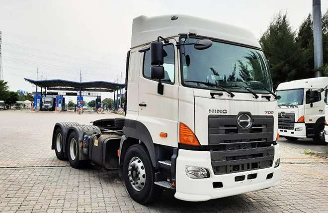 Hình 4: Đầu Kéo 2 Cầu Hino 700 SS2P