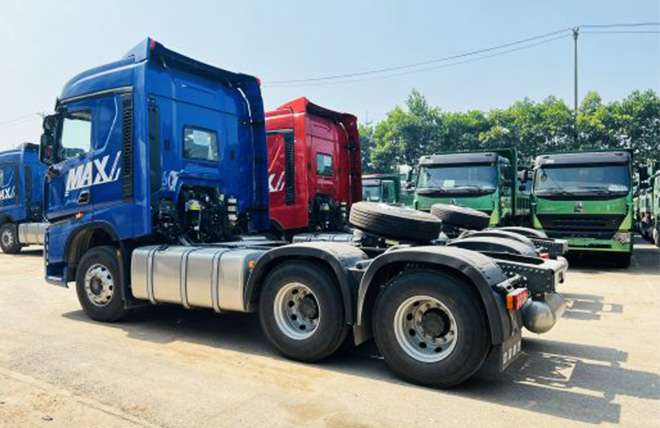 Hình 5: Xe Đầu Kéo 2 Cầu Howo 380 Hp