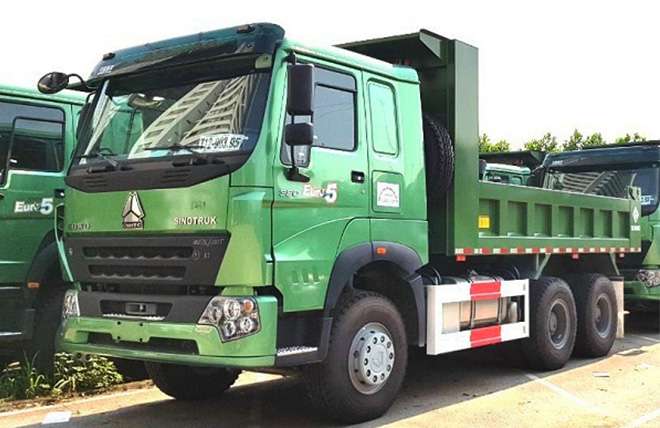 Hình 2: Xe Ben 3 Chân Howo