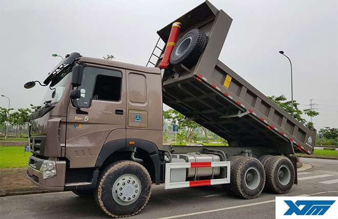 Hình 5: Xe Ben 3 Chân Howo