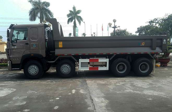 Hình 4: Xe Ben 4 Chân Howo