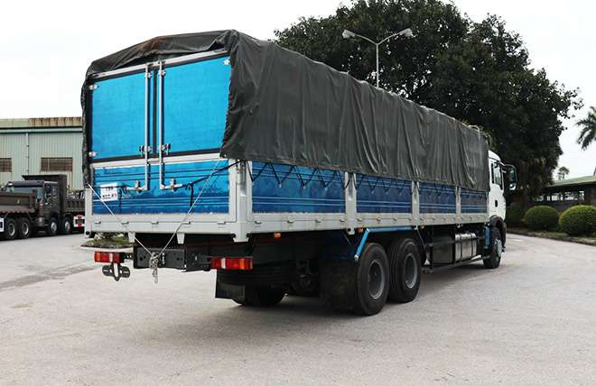 Hình 4: Xe Tải Howo 3 Chân 15 Tấn